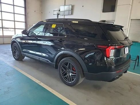 Used 2025 Ford Explorer ST-Line w/ ST-Line Street Pack AWD/4WD image 2