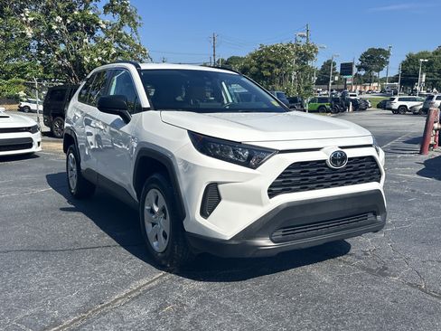 Used 2020 Toyota RAV4 LE FWD image 2