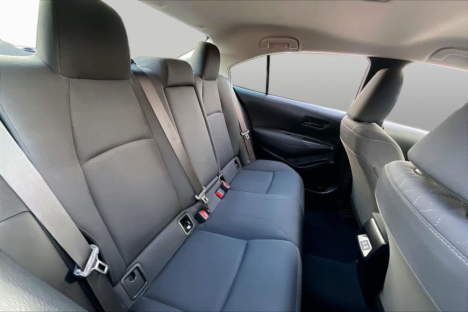 Used 2025 Toyota Corolla LE FWD image 19