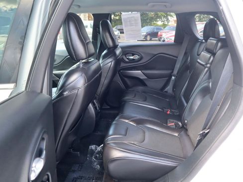 Used 2019 Jeep Cherokee Limited AWD/4WD image 15