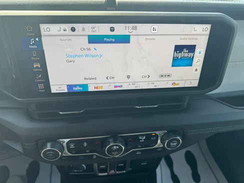 Used 2025 Jeep Wrangler Unlimited Sahara image 7