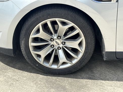 Used 2015 Ford Taurus Limited FWD image 11