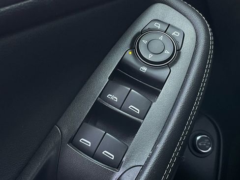 Used 2022 Buick Encore GX Select image 12