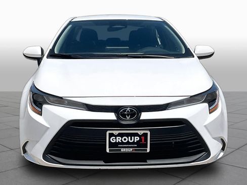 Used 2025 Toyota Corolla LE w/ LE Premium Package FWD image 4