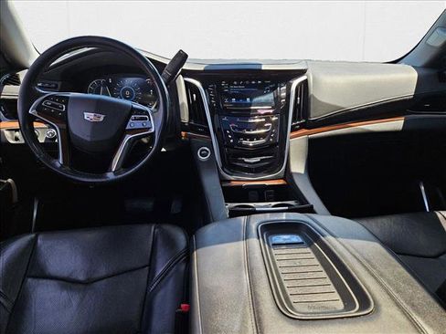 Used 2020 Cadillac Escalade Premium Luxury w/ LPO, Radiant Package image 16