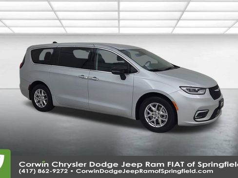 Certified 2024 Chrysler Pacifica Touring-L image 2