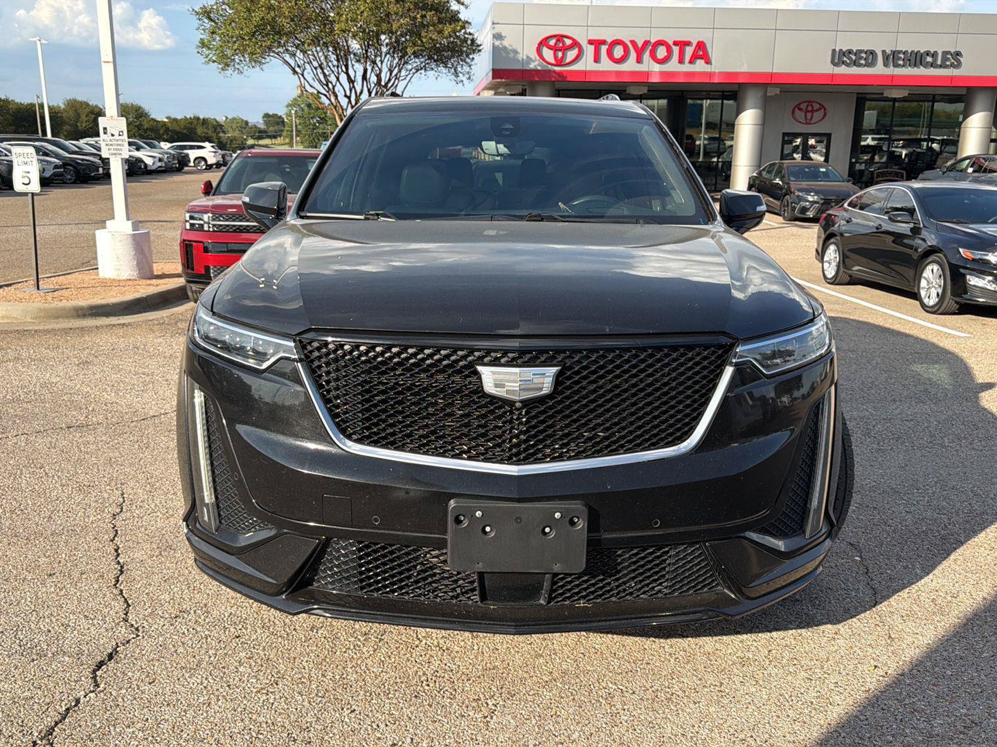 Used 2022 Cadillac XT6 Sport w/ LPO, Onyx Lite Package AWD/4WD image 2