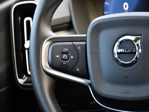 Used 2025 Volvo XC40 B5 Core image 20