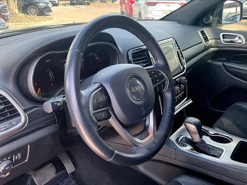 Used 2019 Jeep Grand Cherokee Altitude image 16