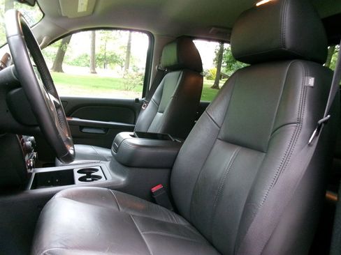 Used 2012 Chevrolet Avalanche LS w/ All-Star Edition AWD/4WD image 14