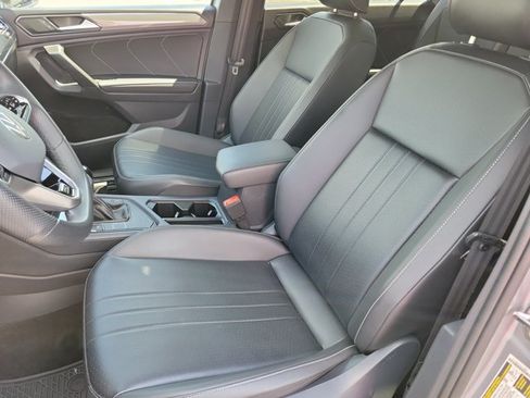 Used 2024 Volkswagen Tiguan SE R-Line FWD image 13