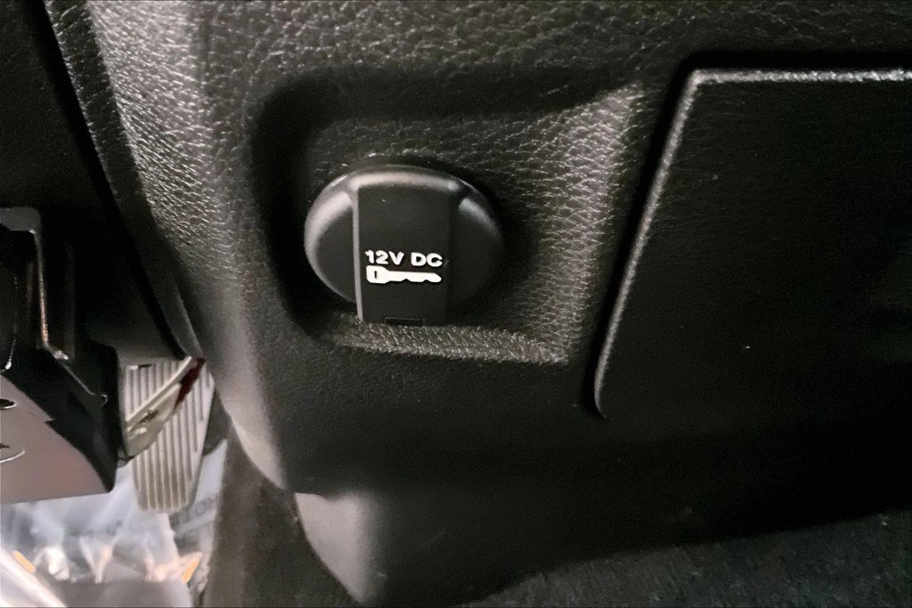 Used 2020 RAM 1500 Classic SLT AWD/4WD image 32