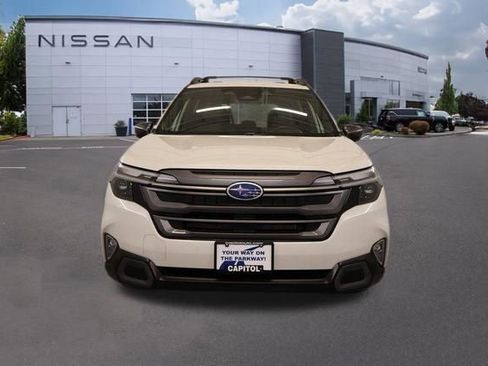 Used 2025 Subaru Forester Limited AWD/4WD image 6