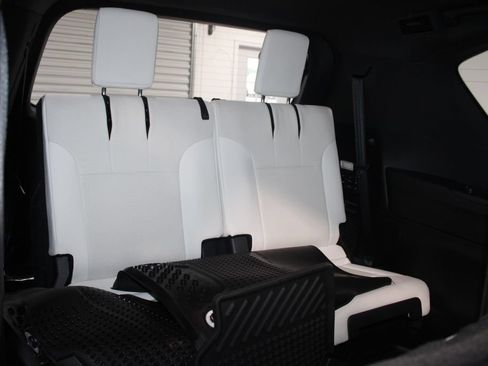 Used 2024 Lexus LX 600 4WD w/ Luxury Package image 34