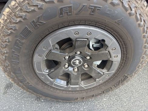 Used 2021 Ford Bronco Badlands image 9