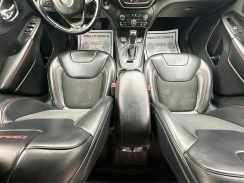 Used 2019 Jeep Cherokee Trailhawk w/ Cold Weather Group image 14