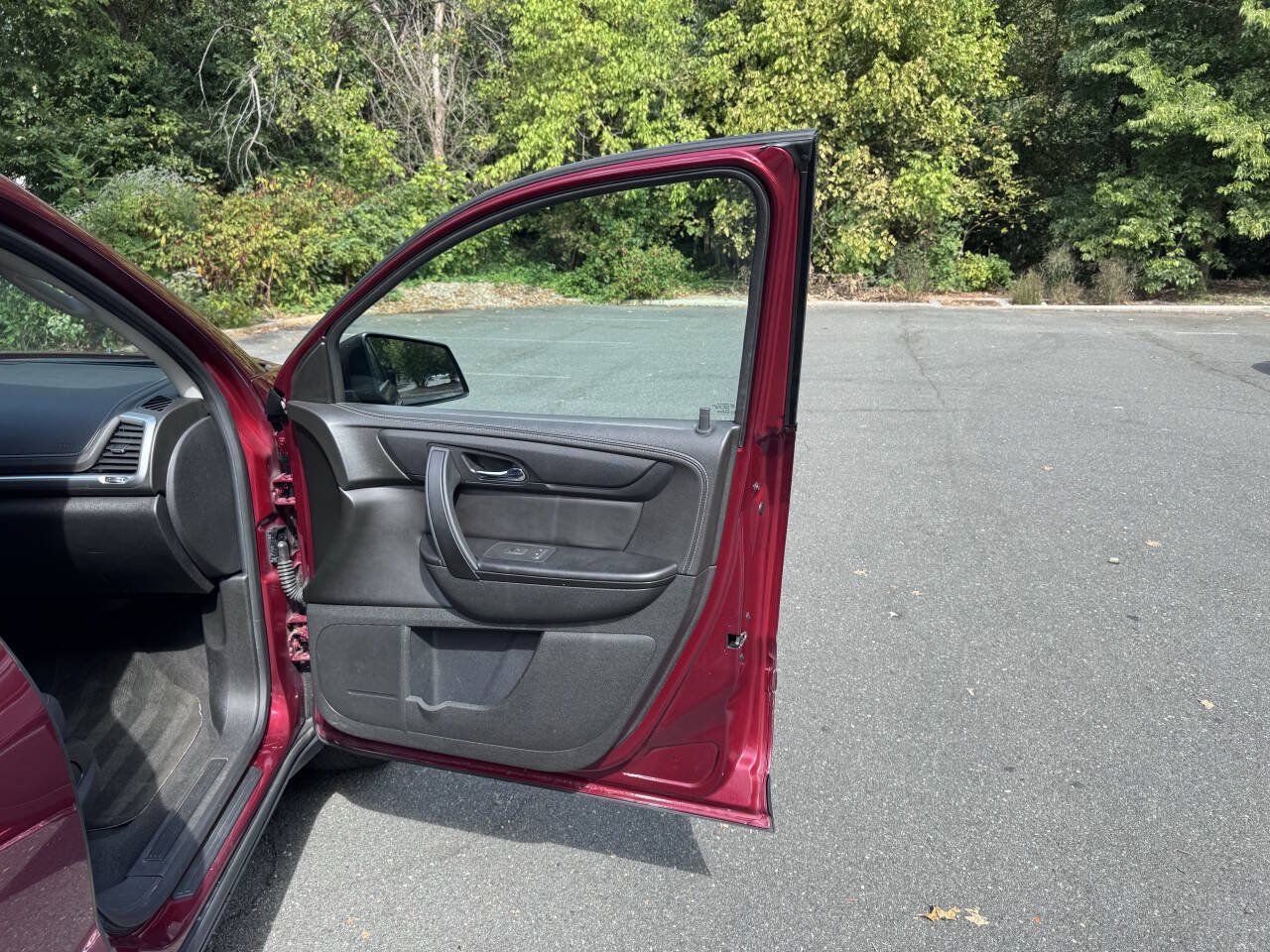 Used 2015 GMC Acadia SLE AWD/4WD image 17