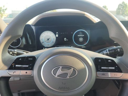 Used 2024 Hyundai Elantra SEL FWD image 19
