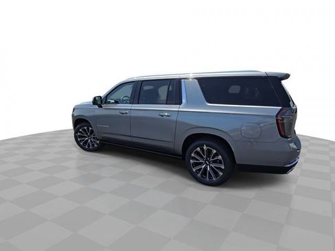 New 2025 Chevrolet Suburban High Country AWD/4WD image 6