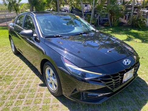 Used 2023 Hyundai Elantra SE w/ Preferred Accessory Package FWD image 1