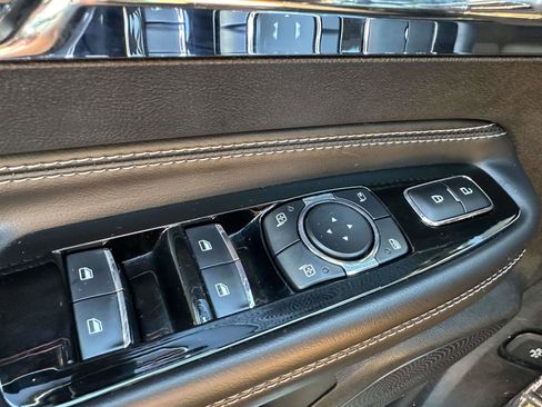 Used 2023 Lincoln Corsair AWD image 32