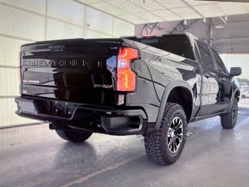 Used 2023 Chevrolet Silverado 1500 ZR2 w/ Technology Package AWD/4WD image 5