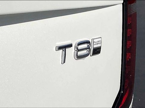 New 2026 Volvo XC90 T8 Plus w/ Protection Package Premier image 26
