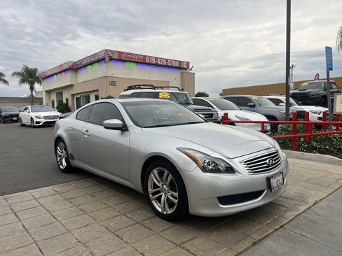 Used 2009 INFINITI G37 Journey w/ Premium Pkg image 2