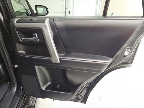 Used 2017 Toyota 4Runner SR5 AWD/4WD image 30