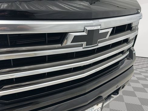Used 2023 Chevrolet Silverado 1500 High Country w/ High Country Premium Package AWD/4WD image 31