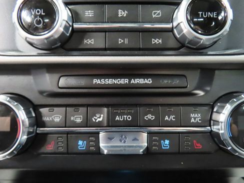 Used 2022 Ford F350 Lariat w/ Black Appearance Package image 63