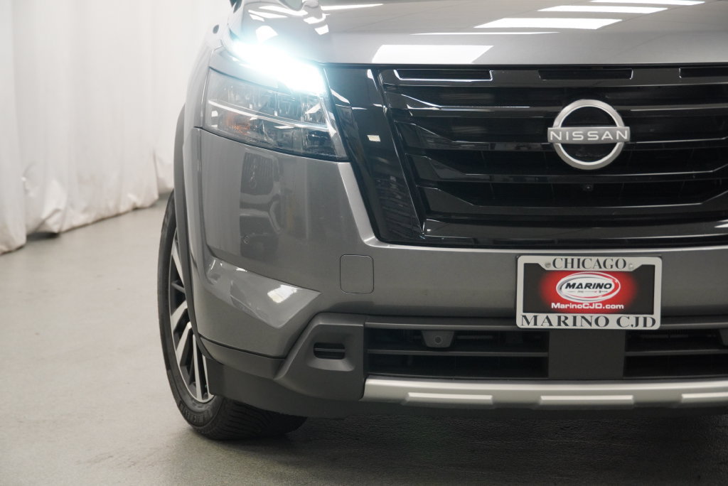 Used 2024 Nissan Pathfinder Platinum AWD/4WD image 12