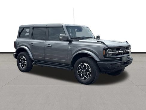 Used 2024 Ford Bronco Outer Banks AWD/4WD image 3