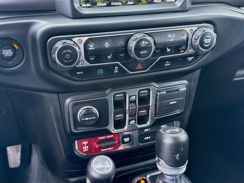 Used 2023 Jeep Wrangler Unlimited Rubicon 4xe w/ Steel Bumper Group AWD/4WD image 17