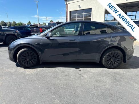 Used 2024 Tesla Model Y Long Range AWD/4WD image 4