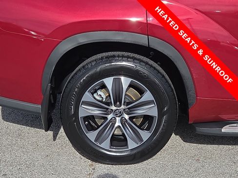 Used 2024 Toyota Highlander XLE image 7