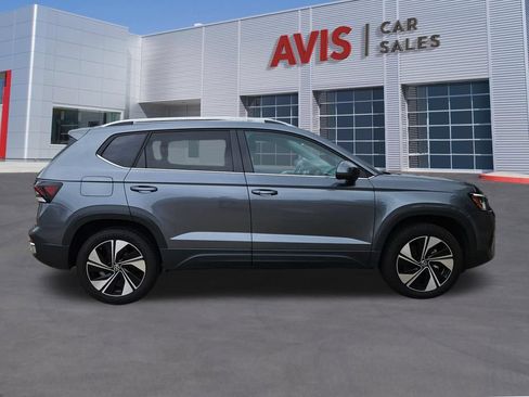 Used 2025 Volkswagen Taos SE AWD/4WD image 7