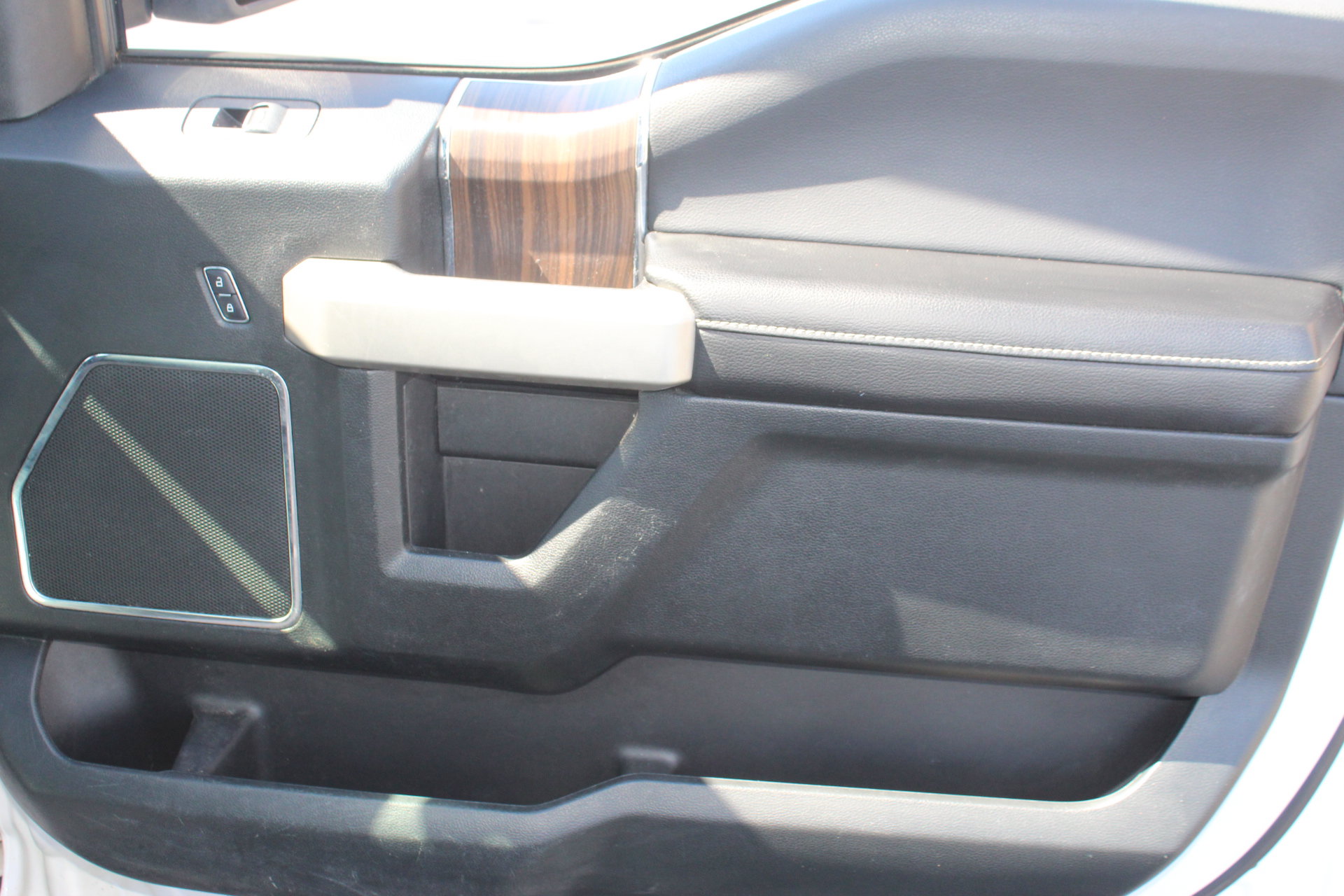 Used 2016 Ford F150 Lariat RWD image 32