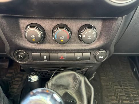 Used 2016 Jeep Wrangler Unlimited Sahara AWD/4WD image 20