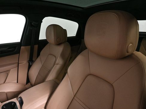 Used 2023 Porsche Cayenne Coupe w/ Premium Package image 5