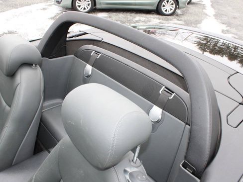 Used 2005 Mercedes-Benz SL 500 w/ AMG Sport Pkg image 25