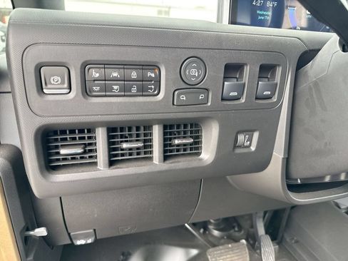 Used 2024 Chevrolet Brightdrop 400 w/ Commercial Equipment Package AWD/4WD image 25