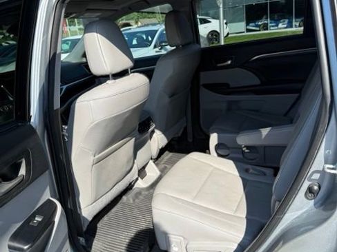 Used 2018 Toyota Highlander Limited Platinum AWD/4WD image 7