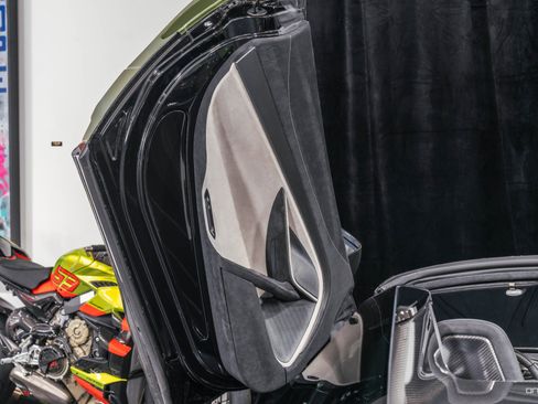 Used 2022 McLaren 765LT image 32