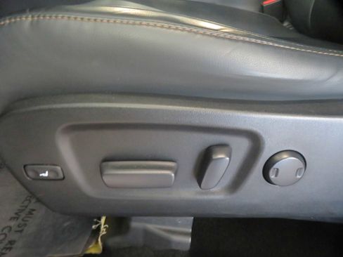 Used 2017 Toyota Highlander XLE FWD image 16