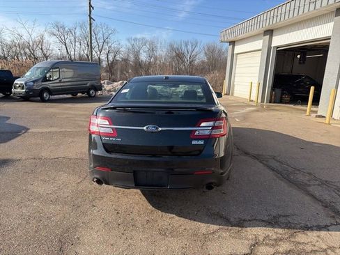 Used 2018 Ford Taurus SHO image 3