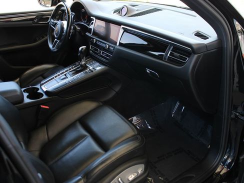 Used 2021 Porsche Macan AWD/4WD image 16