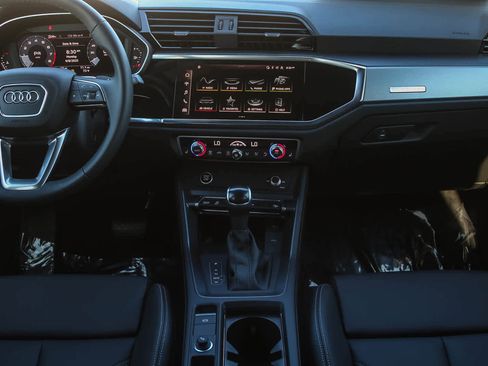 New 2025 Audi Q3 2.0T Premium image 17