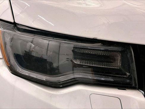 Used 2019 Jeep Grand Cherokee Limited X image 27