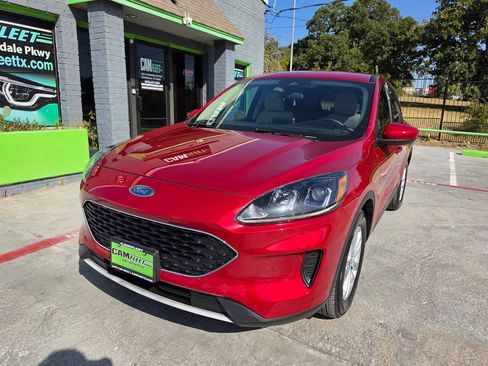 Used 2020 Ford Escape SE FWD image 3